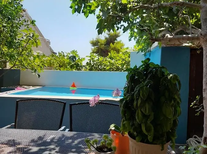Studio Apartment Garden